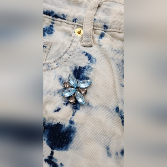JUICY COUTURE TIE DYE EMBELLISHED SHORTS - Picture 8 of 11
